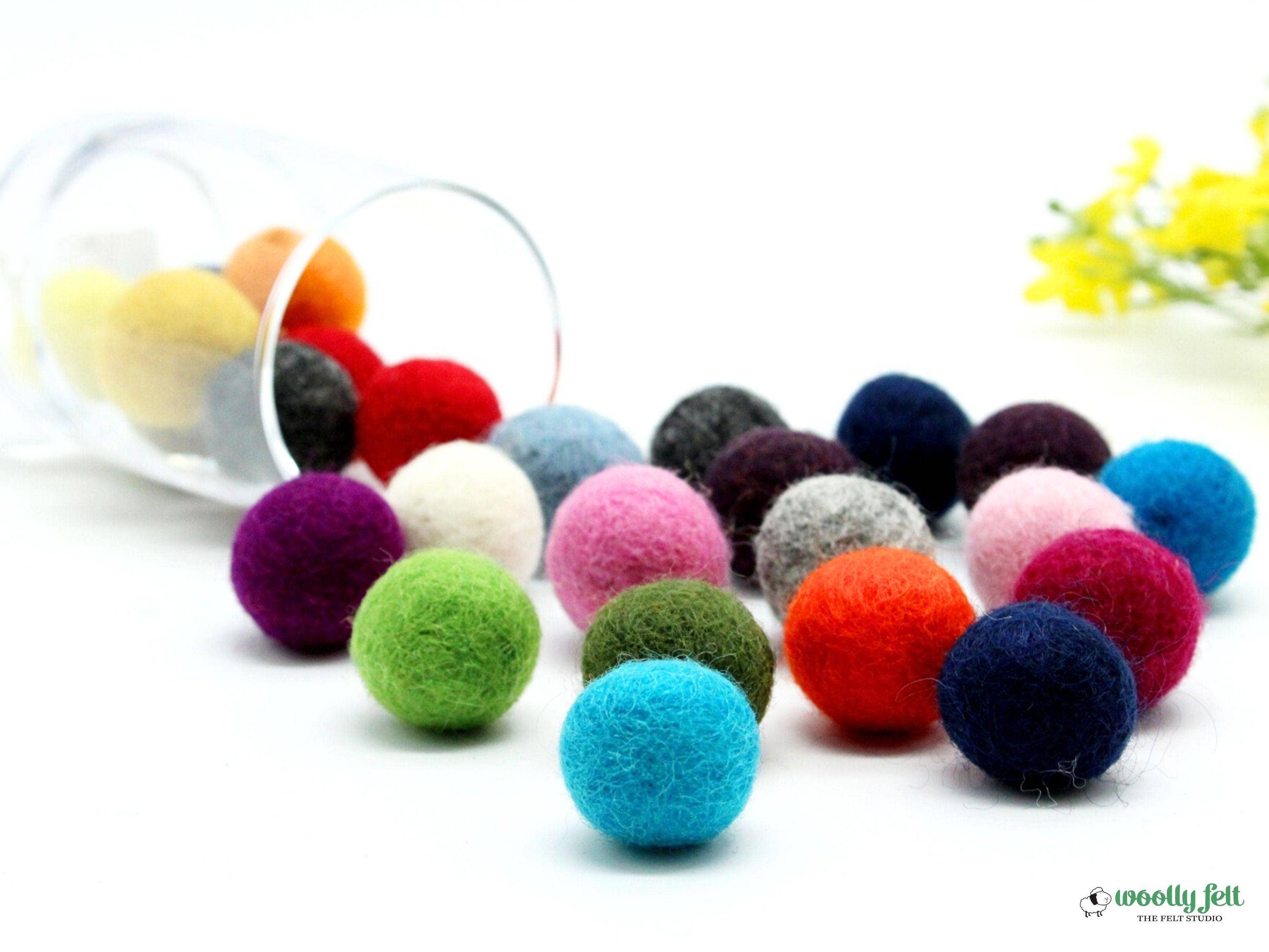 Woollyfelt - Vente Matériels de bricolage - 100 pièces de boules en laine feutrée à la main de 2 cm 100 % laine pour bricolage et décoration1