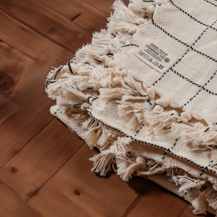 Moa - Wholesale Throw Blanket - Cream Checkered Farmhouse Throw Blanket & Bedspread