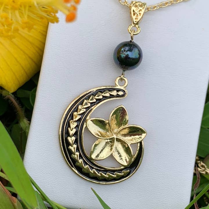 Anela's Jewelry – Engroshandel Halskæde med vedhæng – Hawaiian Tribal Design Tropisk plumeria blomst: Hamilton guld halskæde med Rainbow Shell perler