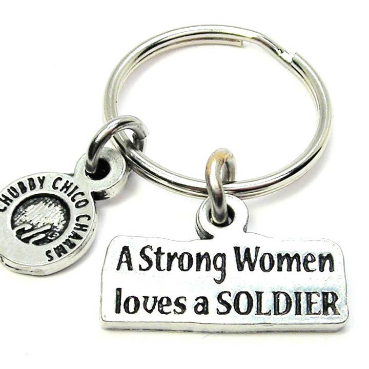 Porte-clés Patriotique Militaire Une femme forte aime un soldat pour la vente par Chubby Chico Charms
