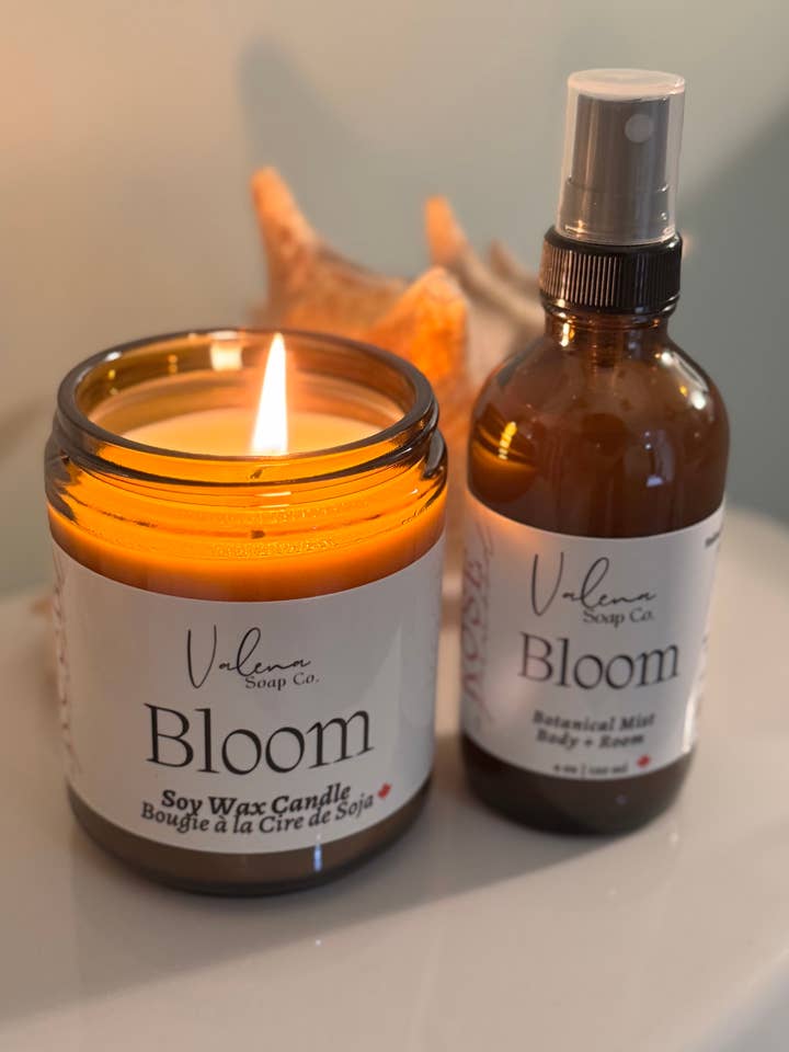 Bougie Bloom pour la vente par Valena Soap Co.