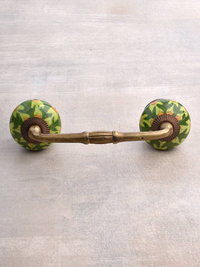 Küchenschrank aus Keramik mit gelbem Blumenmuster auf dunkelgrünem Sockel für den Großhandel von KNOBCO