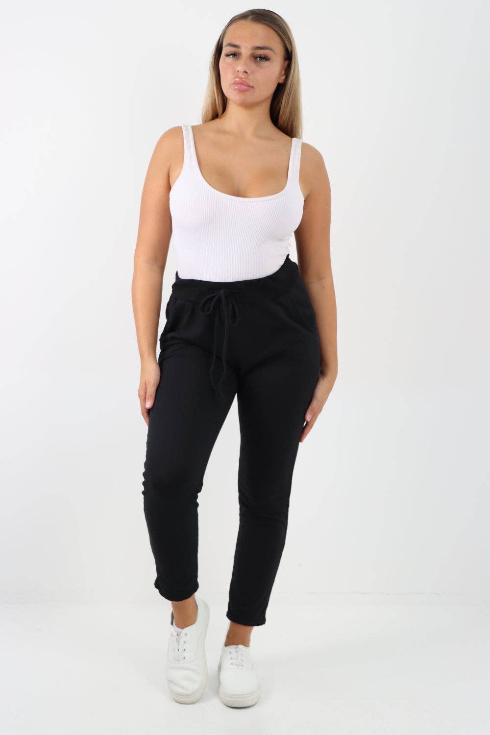 Miss Bold – Großhandel Lounge-Trainingshose/-Jogginghose – Damen – Italienische schlichte Basic-Jogginghose mit Kordelzug6