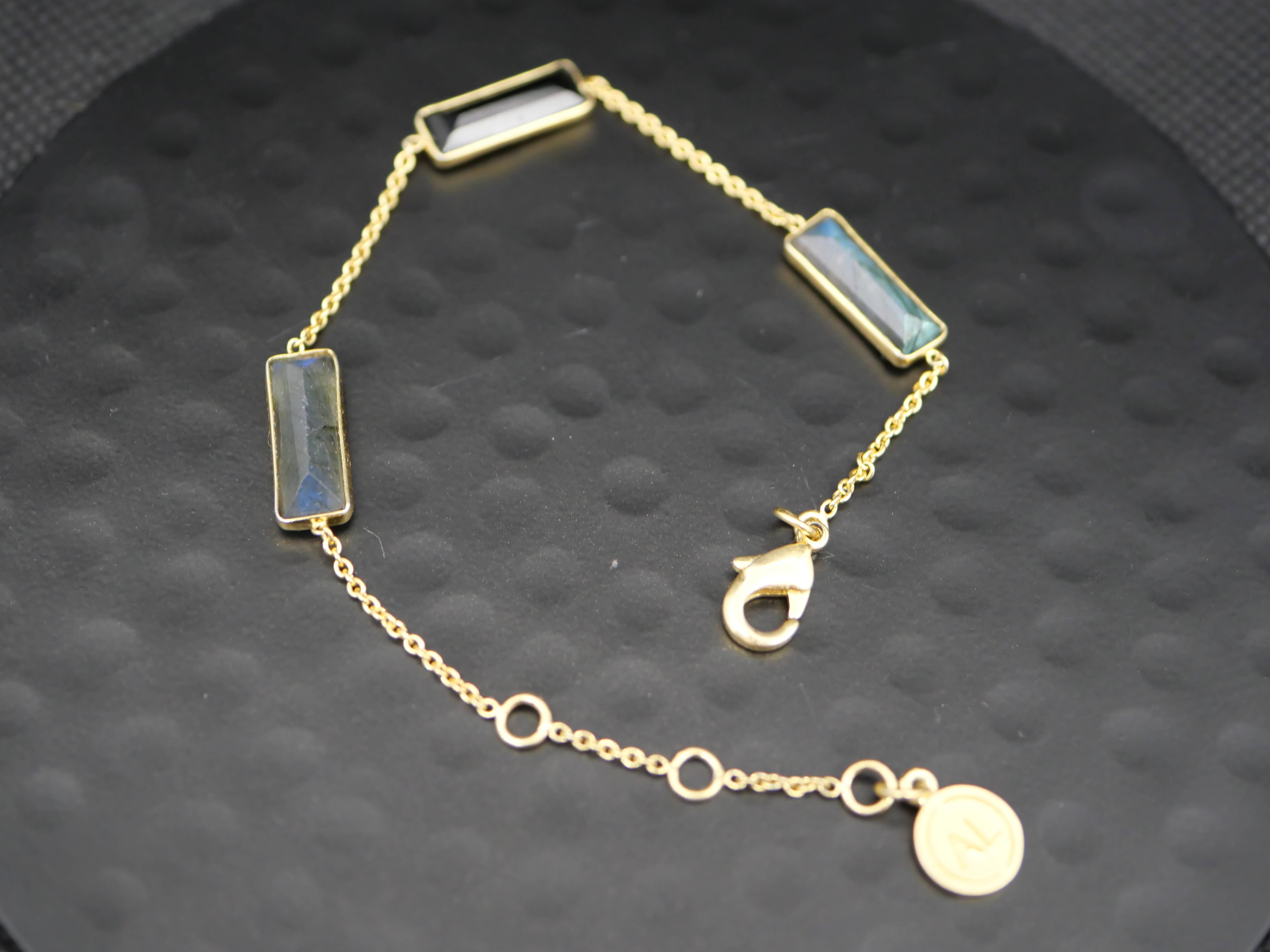 Atelier Leblanc - Wholesale Link & Chain Bracelet - Finesse Labradorite & Onyx Bracelet2