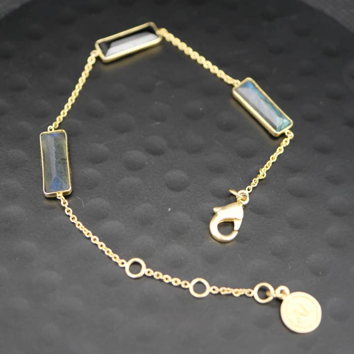 Atelier Leblanc - Wholesale Link & Chain Bracelet - Finesse Labradorite & Onyx Bracelet2