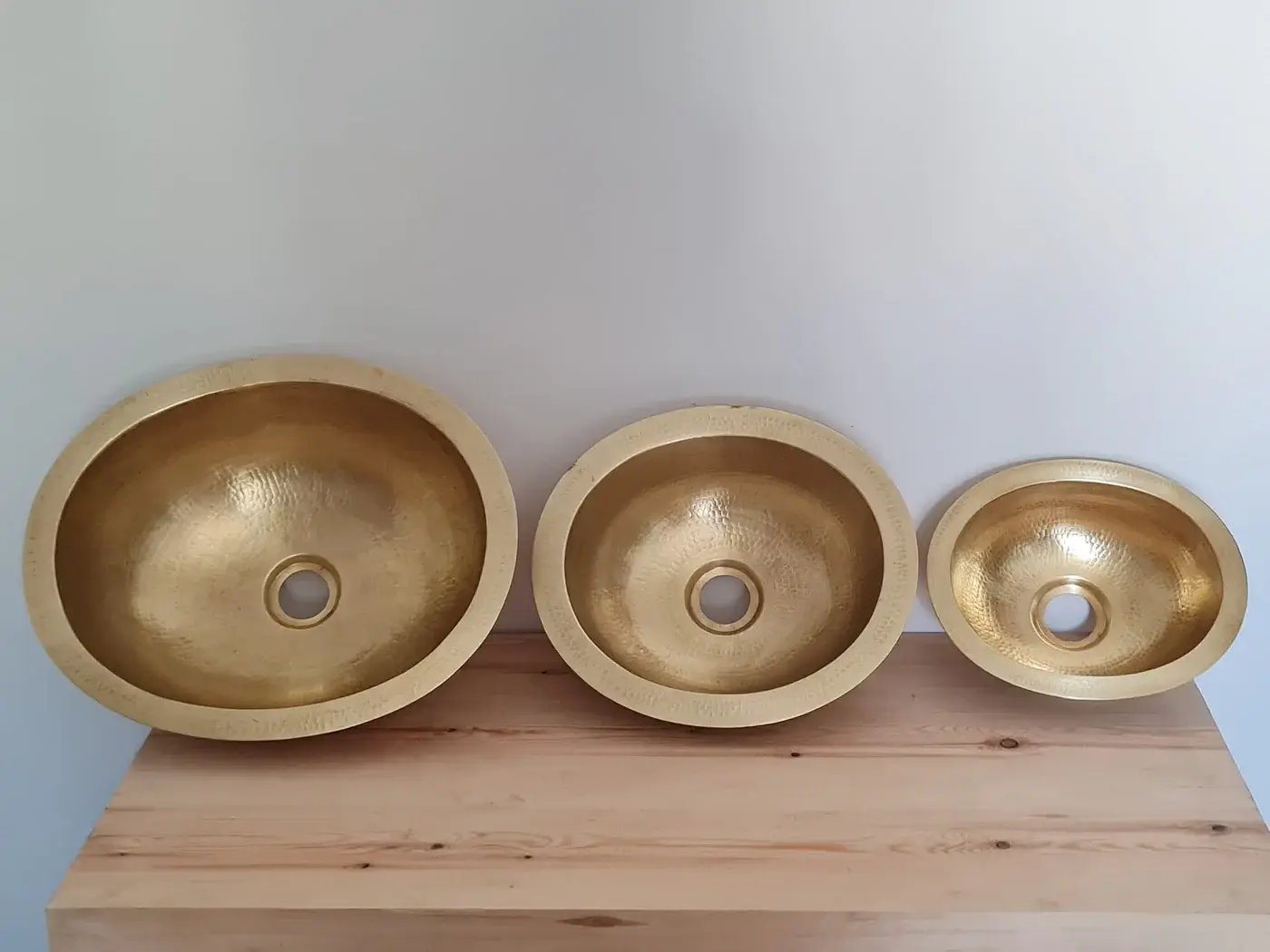 High crafty - Wholesale Bathroom Accessory Set - Custom Oval Brass Bathroom Sink — Handcrafted in Fez, Morocc1