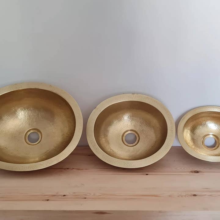 High crafty - Wholesale Bathroom Accessory Set - Custom Oval Brass Bathroom Sink — Handcrafted in Fez, Morocc1