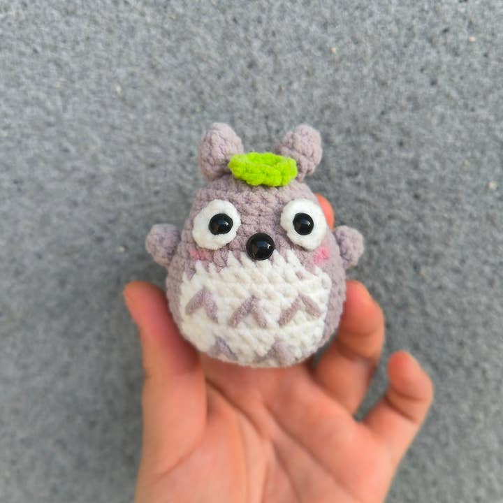 Anh2 LTD - Vente Breloque décorative pour voiture – unisexe - Pendentif de voiture en crochet Totoro, suspension de voiture en forme de chinchilla au crochet 1