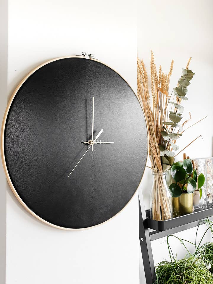 RELOJ DE PARED DE CUERO — TAMAÑO EXTRA GRANDE — NEGRO para venta al por mayor de Linael