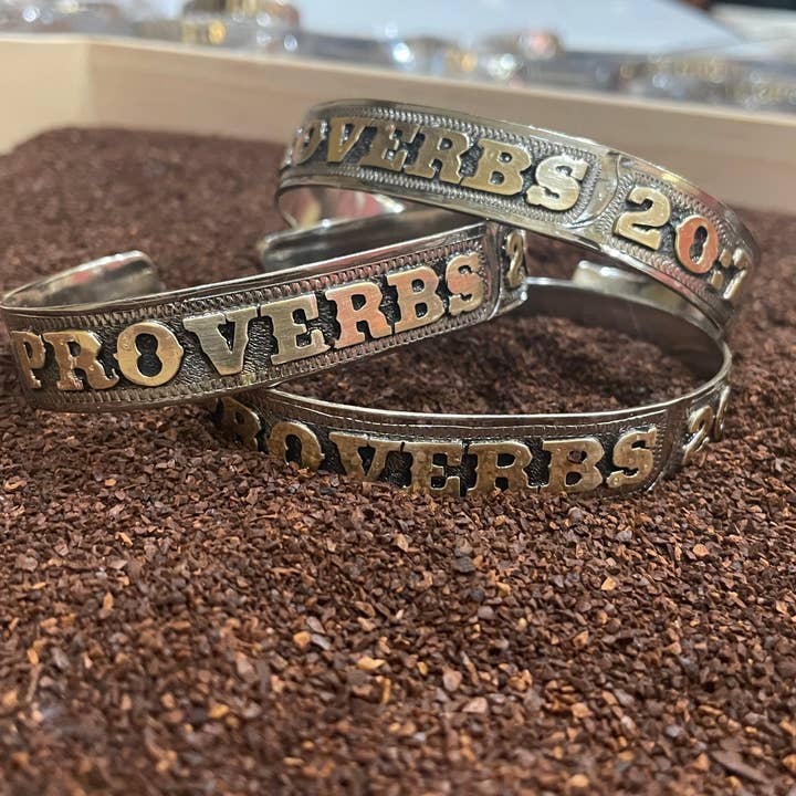 Manchette Proverbes pour hommes pour la vente par Texas Lux