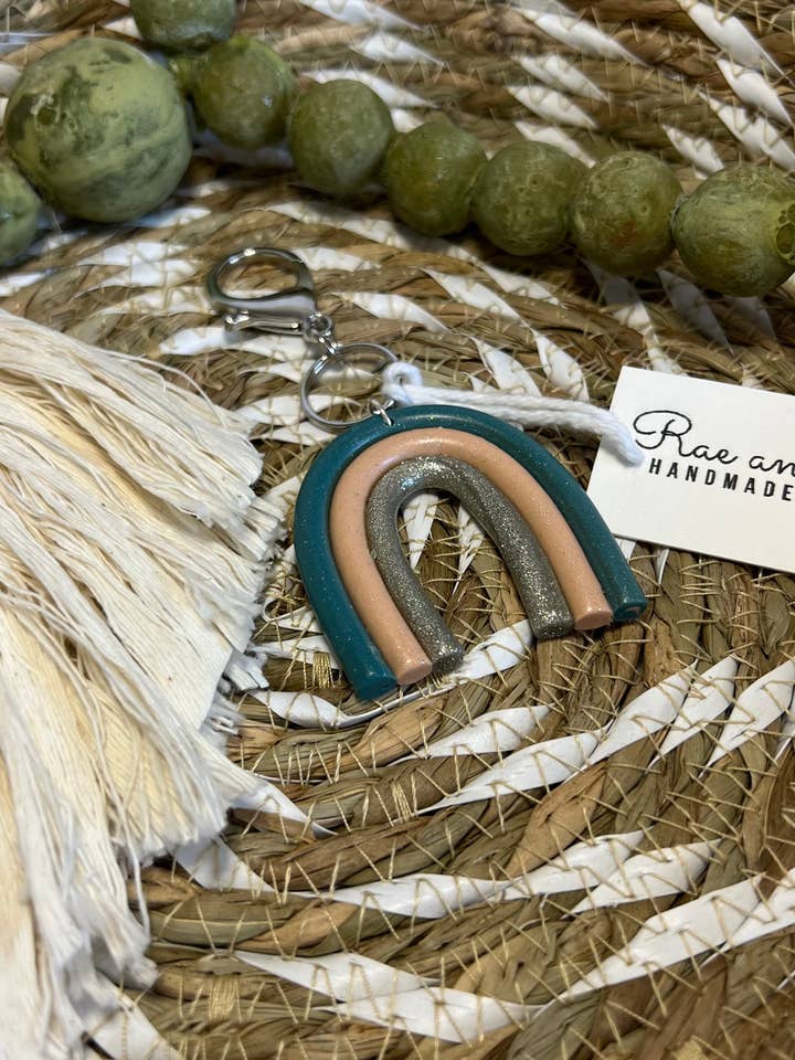 Teal Rainbow nøglering for engroshandel hos Rae and Clay