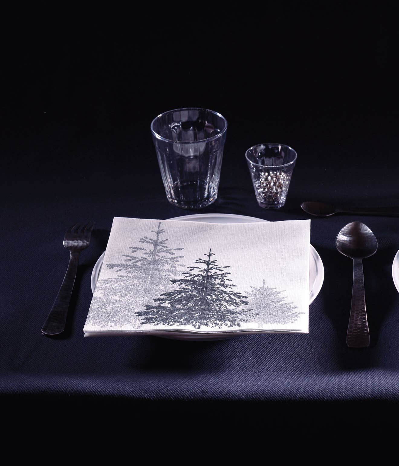 Trendy Table - Wholesale Disposable Napkin - Silver Forest Dinner Napkin2