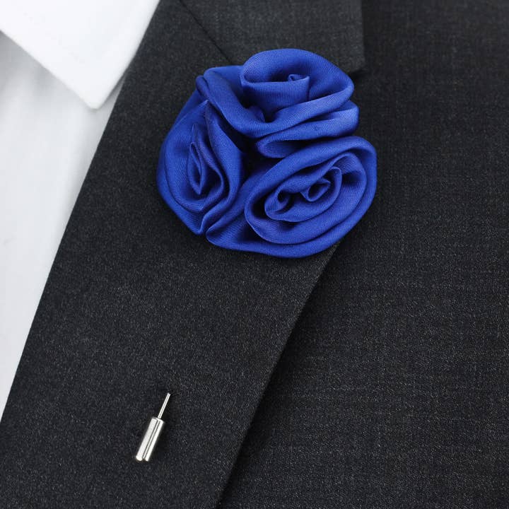 Triple Rose Revers Pin, Blå for engroshandel hos Mrlapel