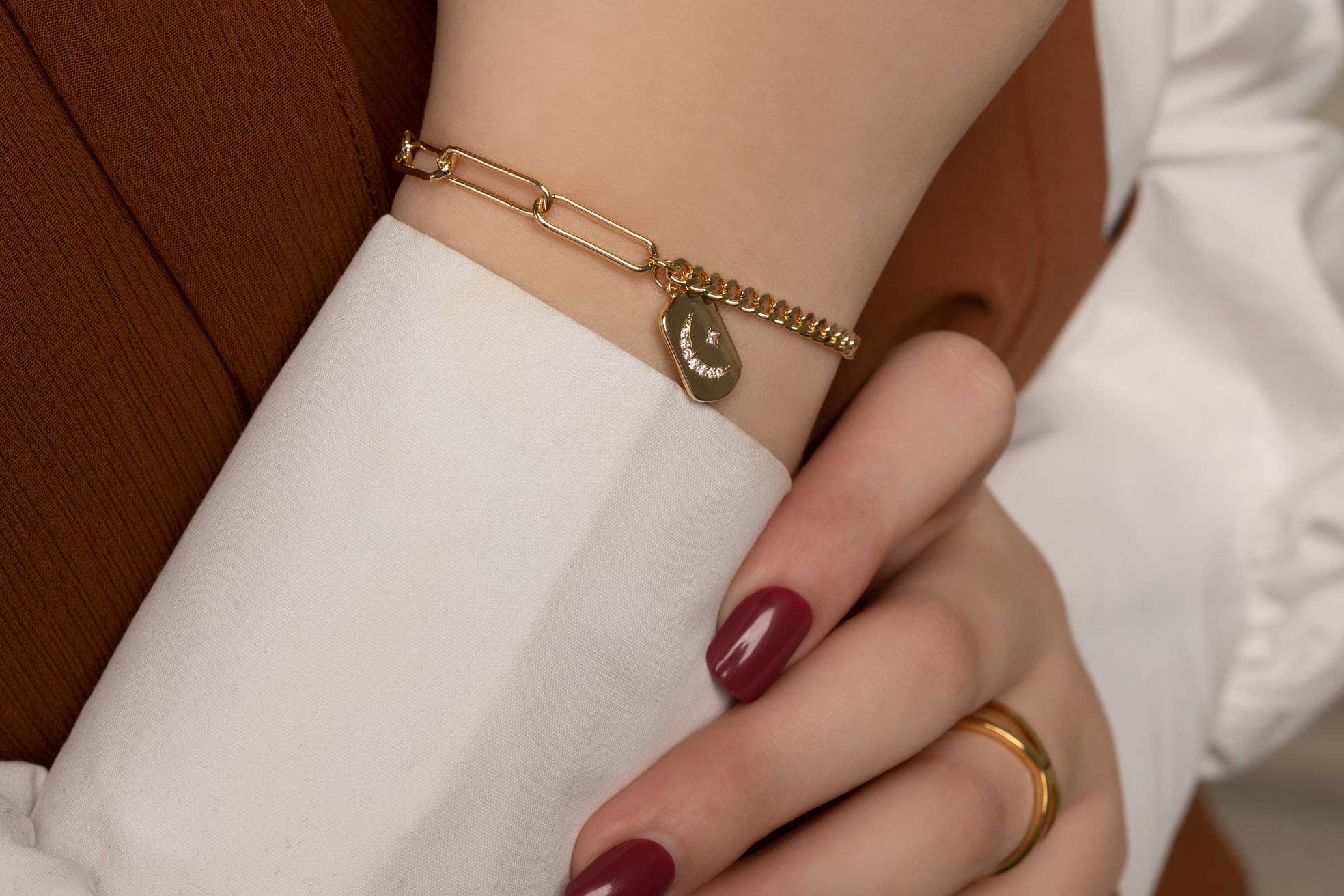 Harma – wholesale Charm/dangle bracelet – Divine Moon and Star Link Bracelet2