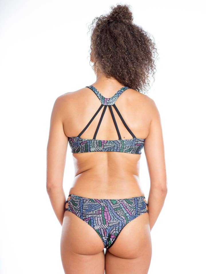 Calcinha de biquíni reversível Kyla Cheeky - Mind Your Mana por atacado de Sensi Graves Swim