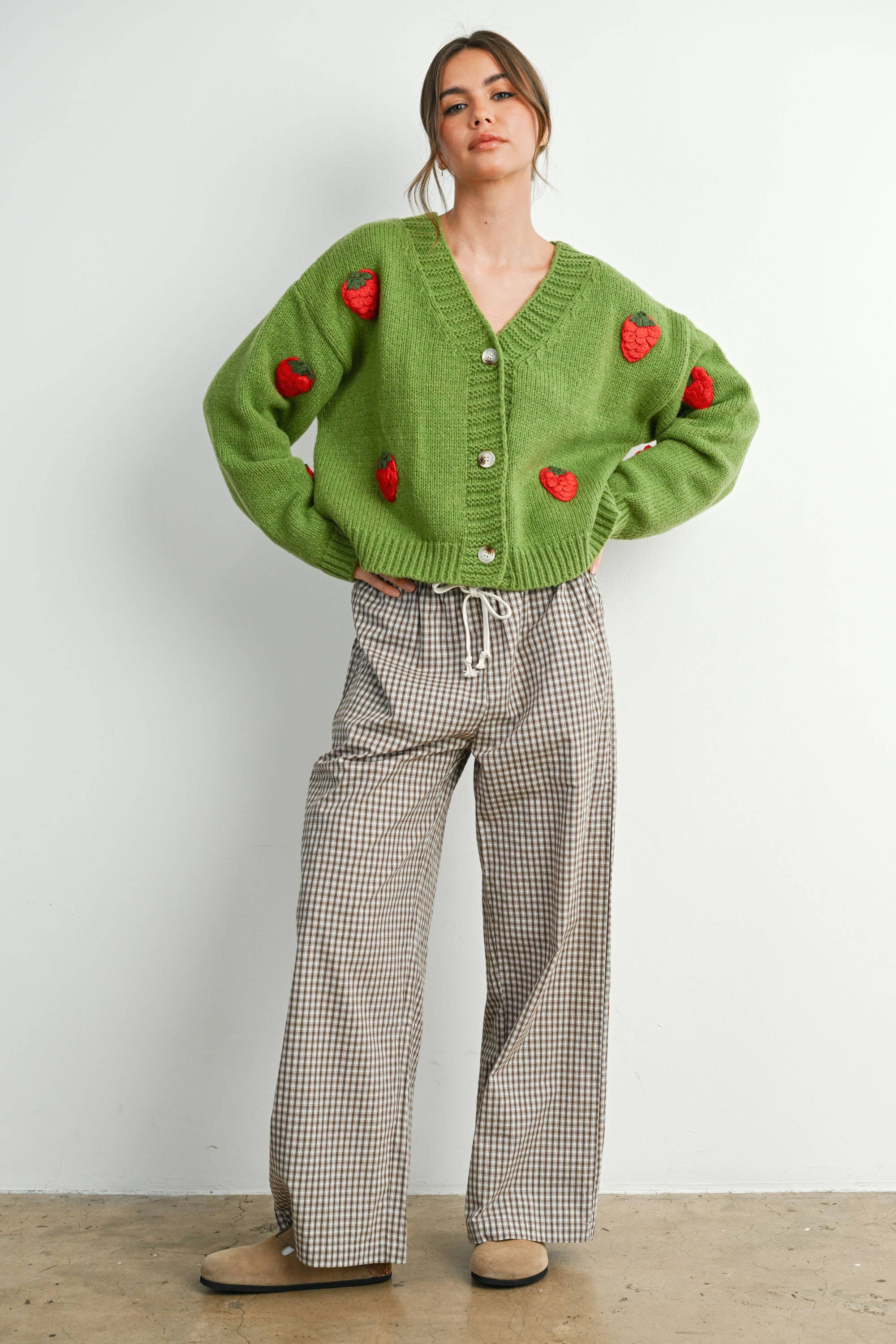 BUTTERMELON – Großhandel Strickjacke – Damen – Kurzer Cardigan mit Erdbeerstickerei - BMC760910