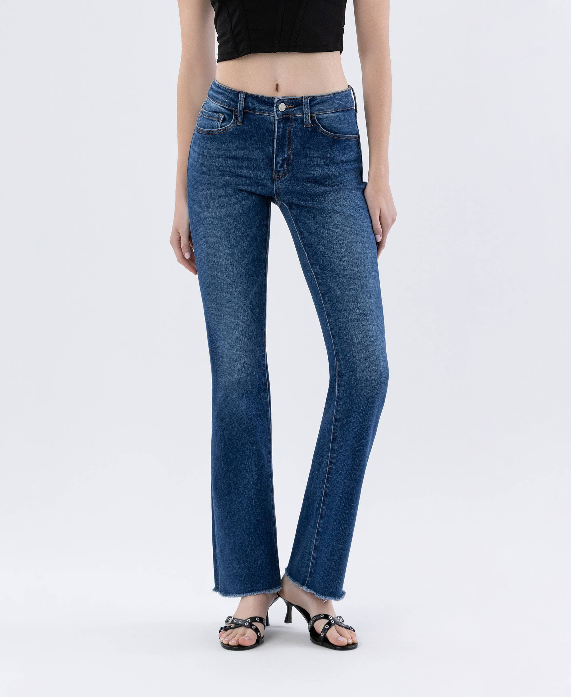 BEDEUTSAM MID RISE RAW HEM DARK WASH BOOTCUT JEANS LV1193 für den Großhandel auf Faire0