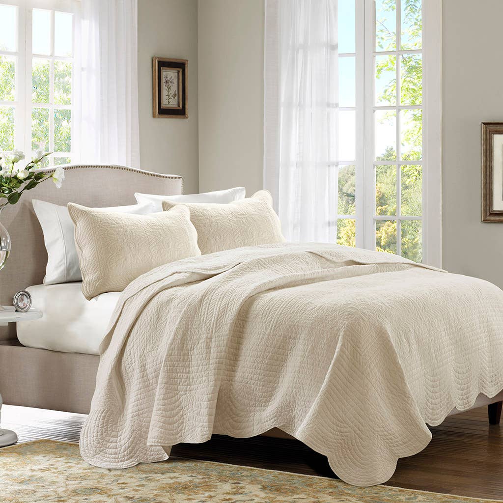 Olliix - Wholesale Bedding Set - Farmhouse Scalloped Edge 3-Piece Coverlet Quilt Set0