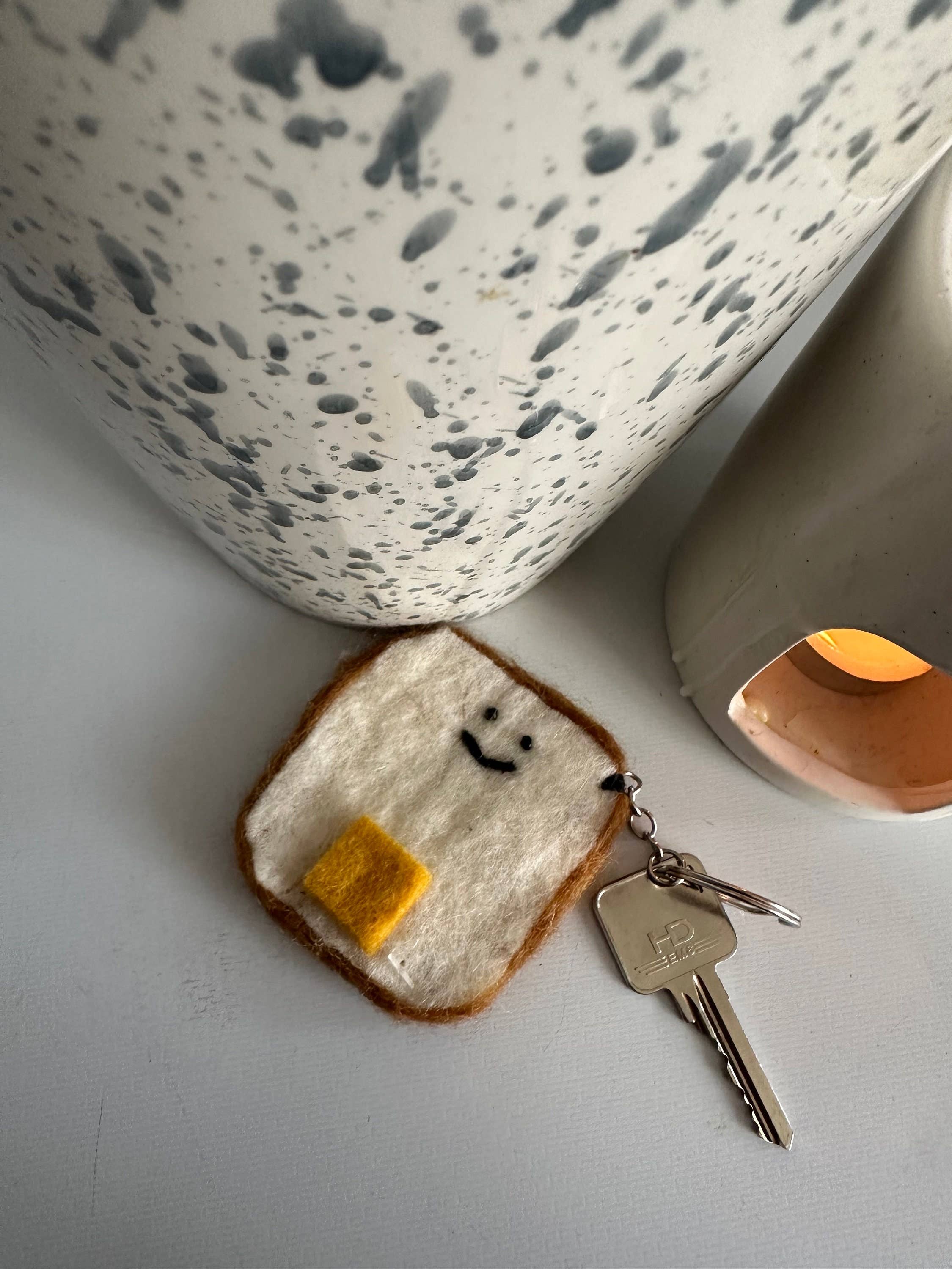 Funky Yak Ltd – wholesale Nyckelring - Unisex – Handgjorda nyckelringar i filt med bröd och smör