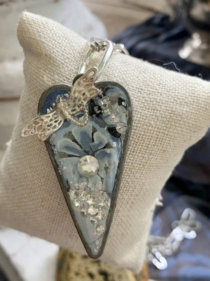 Aflange Hjerte Halskæder for engroshandel hos Catie Raymond Designs