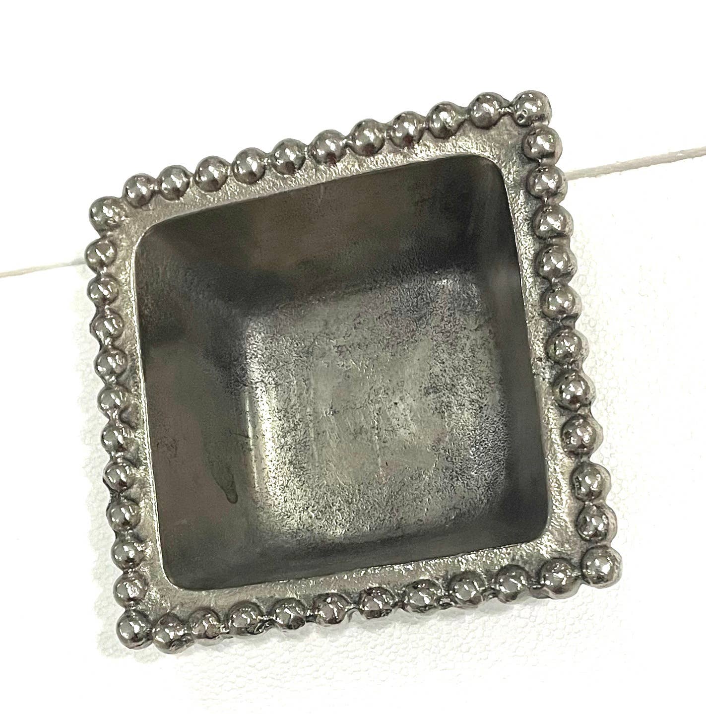 DDecorStore - Venta al por mayor Bandejas/platos/boles decorativos - Cuenco de peral de aluminio decorativo níquel áspero1