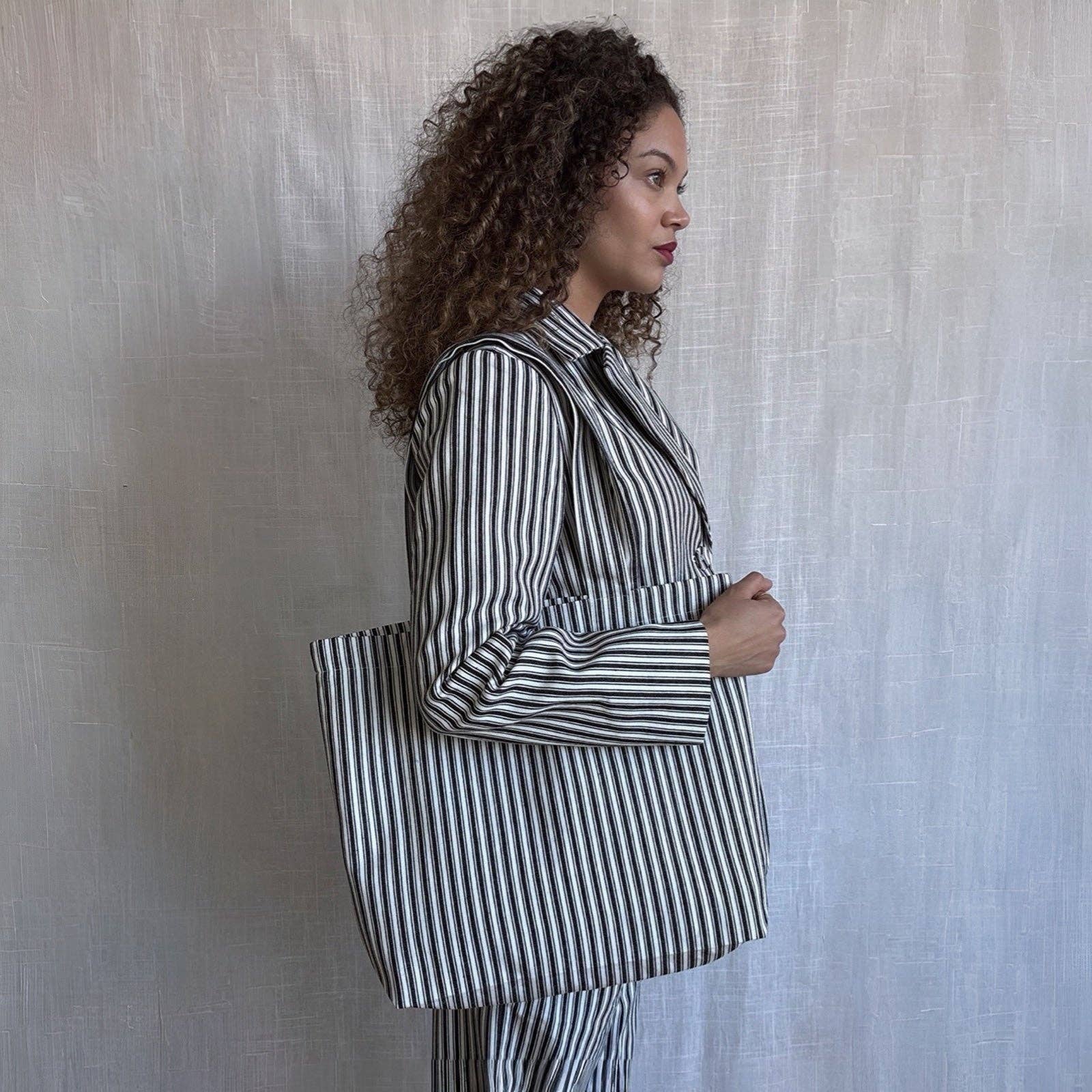 London Atelier Byproduct – wholesale Suit set – Women′s – Black White Striped Blazer Trousers Corset And Tote Bag Four Piece Set9