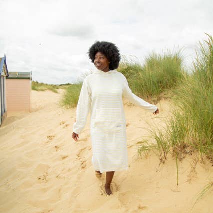 Accappatoio con Cappuccio in Spugna a Righe Jamie | Bianco e Limone per la vendita all'ingrosso da parte di Bridie & Bert