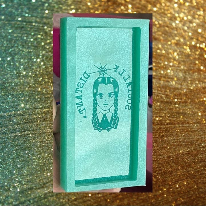 Handgjord onsdag Addams inspirerad silikonform för vax mig för wholesale av Devine Silicone Moulds