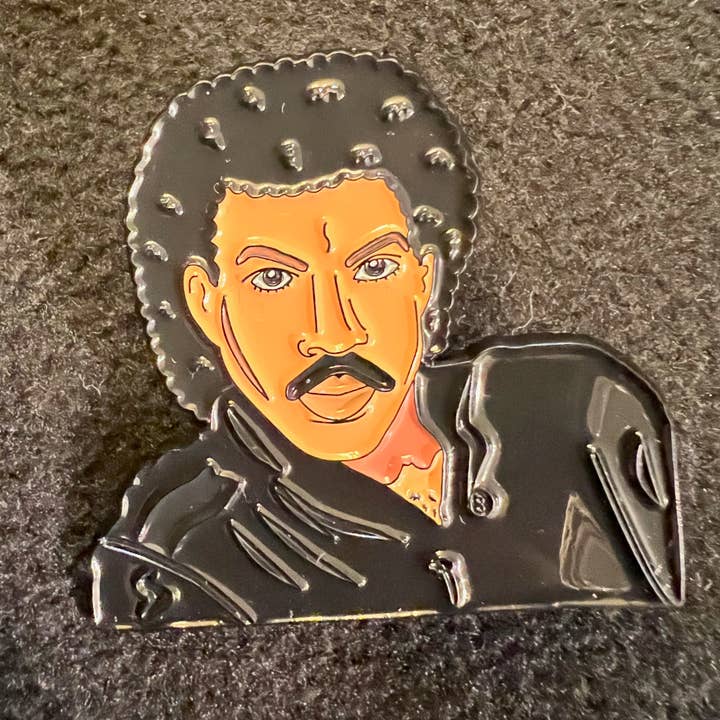 B-Side - Wholesale Lapel Pin/Button - Lionel Richie Pin0