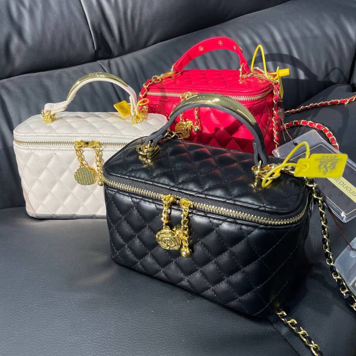 MB Fashion Wholesale - Wholesale Crossbody Bag - Women's - EVERY FASHION Quilted Box Crossbody Bag with Gold Chain and Charm Accent 518512