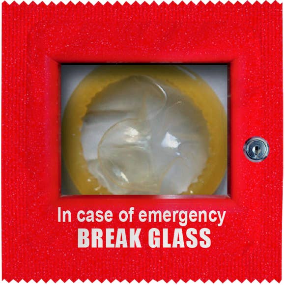 CALLVIN EU - Wholesale Gag Gift/Novelty Gift - Condom : Préservatif: In Case Of Emergency Break Glass1