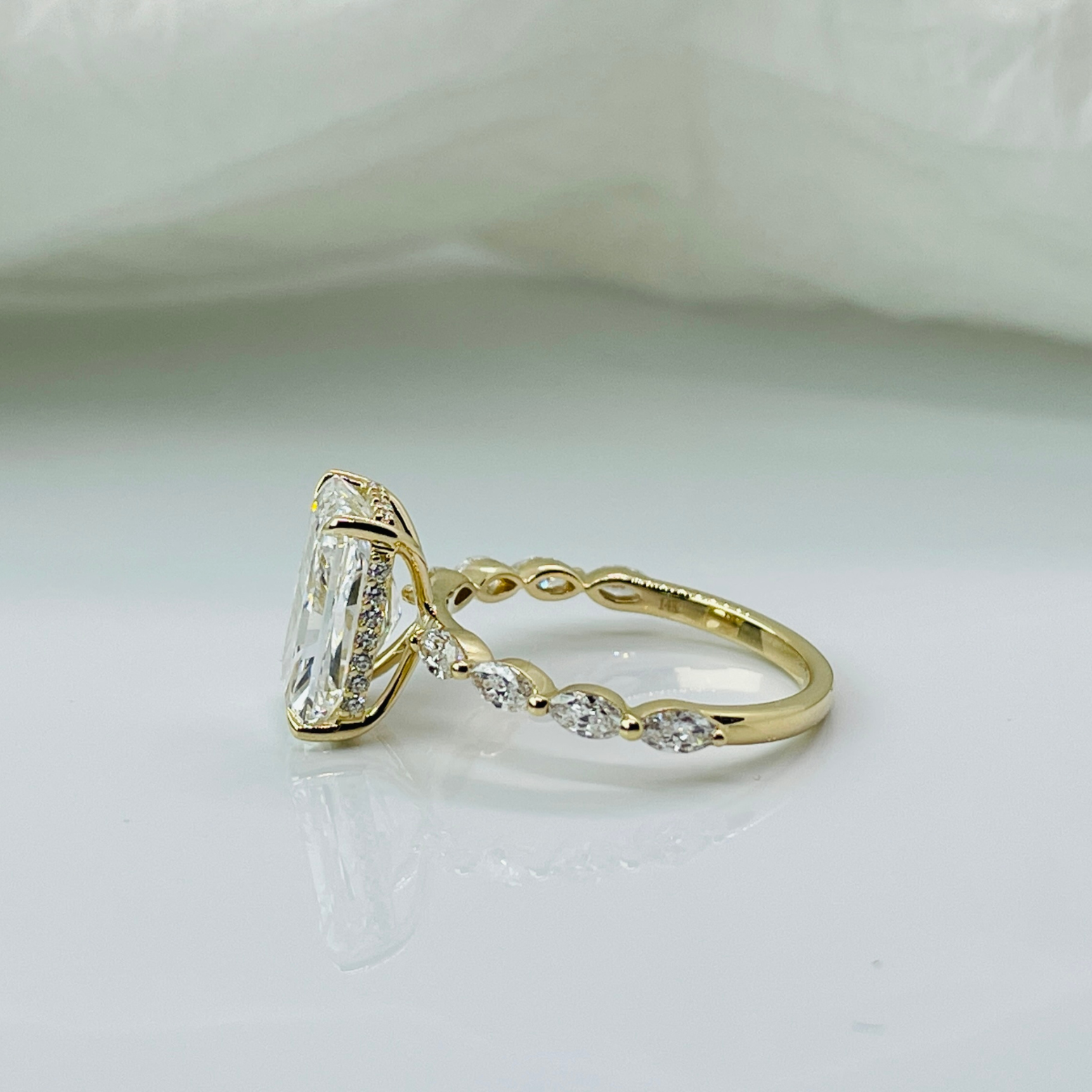 Triple C Diamonds - Vente Bagues de fiançailles - Bague de fiançailles en diamant avec bande marquise cachée halo radiant élégant en or massif 14K de 2 à 4 carats1