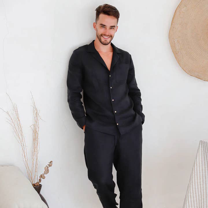 Leinen Herren-Pyjama-Set VIGO in Schwarz und andere Ergebnisse für herren schlafanzug im Großhandel. Kostenlose Rücksendungen und 60-Tage-Zahlungsziel auf Faire im Trend auf Faire.