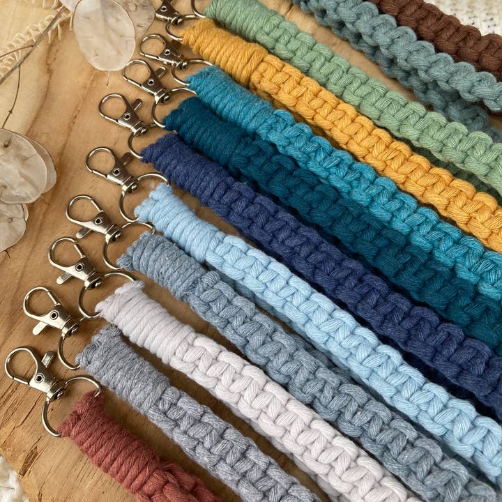 Elbknoten – wholesale Nyckelringar - Dam – Macramé nyckelring med ögla och handledsrem3