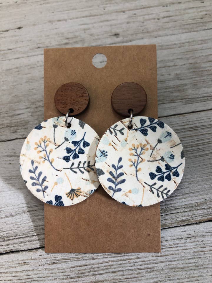 Näcka blommiga kork rundor med trästolpar för wholesale av Designs by Ashley