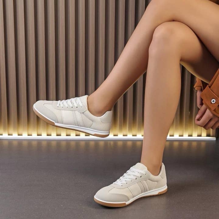 No Doubt Shoes – wholesale Vardagssneakers - Dam – DAMSKOR MED RUND TÅ, SLIP-ON, SIDDETALJERADE RANDIGA SNEAKERS