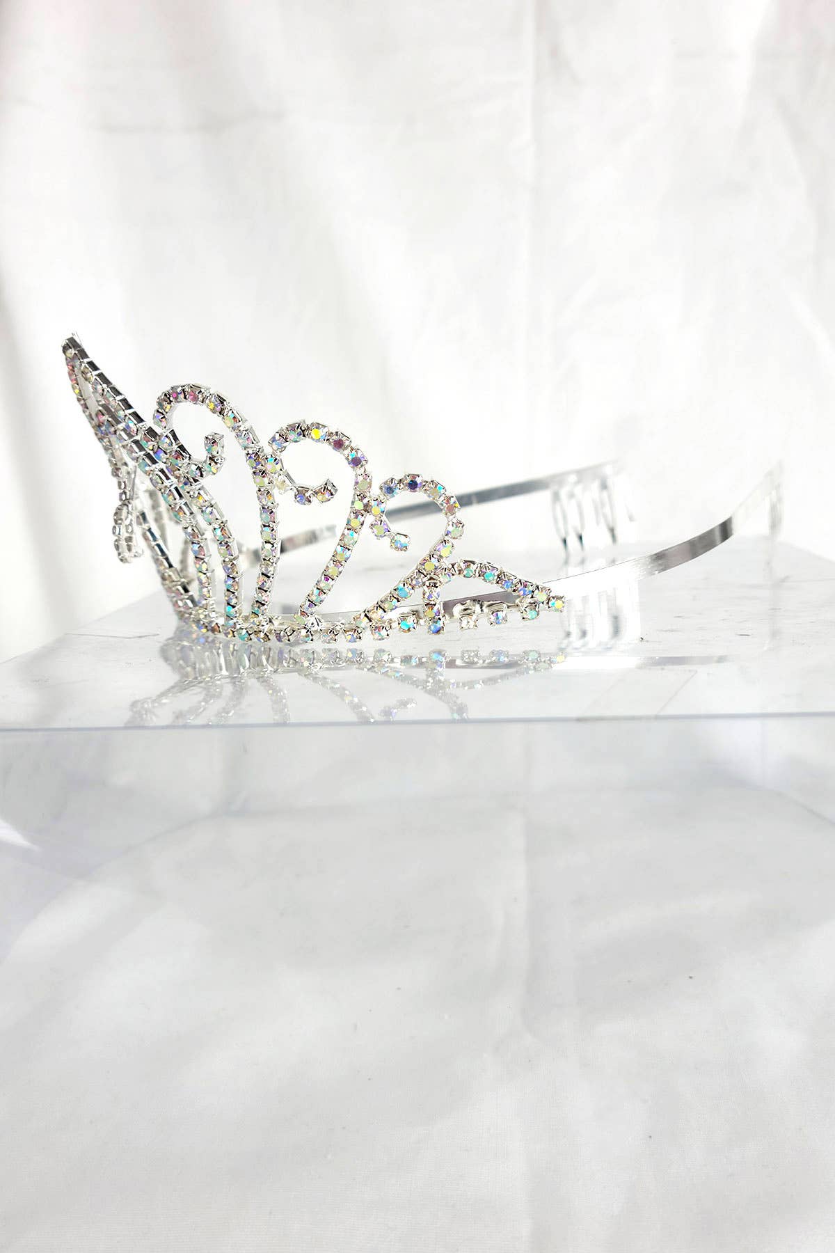 Chicas – Großhandel Tiara – Damen – Quinceanera Tiara mit hängendem 15 Anhänger HT906-7