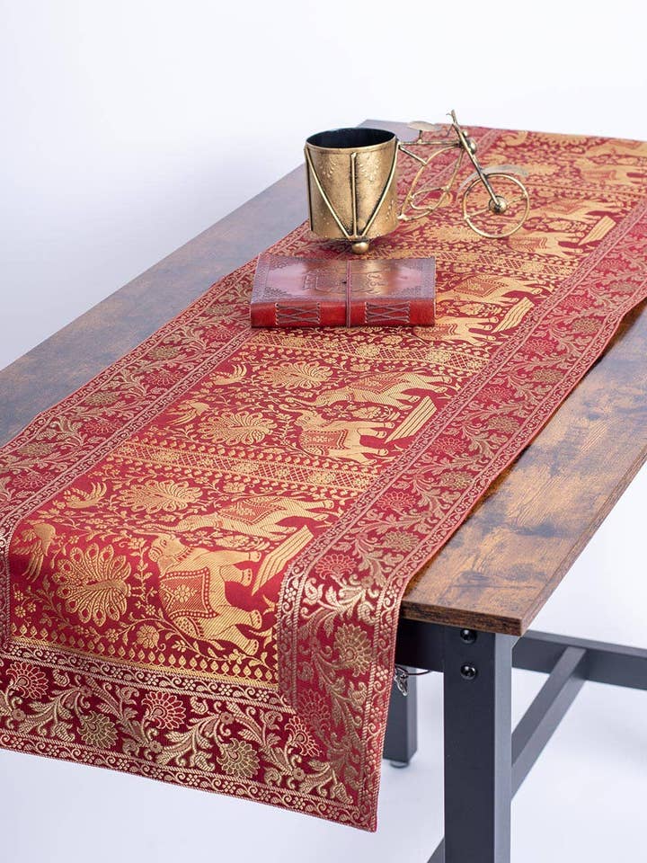 Runner da tavola natalizio fatto a mano con motivi etnici di elefanti per la vendita all'ingrosso da parte di Kimago's Home