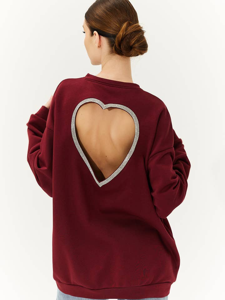 En bordeaux sweatshirt med et hjerte på ryggen. for engroshandel hos Semenenko