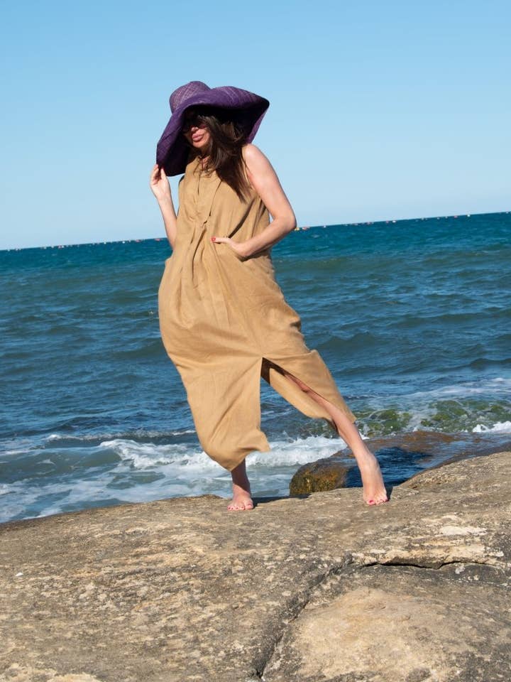 Leinenkleid mit V-Ausschnitt IVETA für den Großhandel von EUG fashion