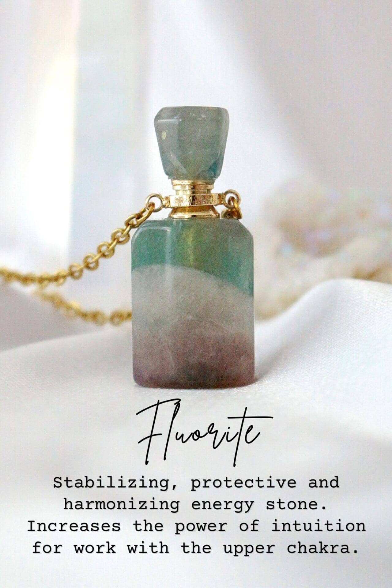 Divine Dulcet - Wholesale Halskettinghanger - Toverdrankflessen | 24 karaats halskettingen met natuurlijke kristallen1