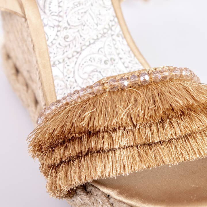 LA WATER - Wholesale Sleehakken - Dames - Gouden boho sleehaksandaal met touwzool2