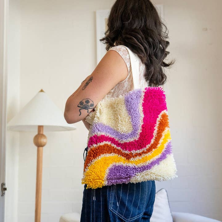 Craft Club - Wholesale DIY Craft Kit - MAKING WAVES - Latch Hook Tote Bag3