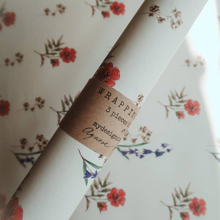 MyDesignPictures – Großhandel Geschenkpapier in Bögen – Reinweißes Geschenkpapier mit blauen und roten Blumen