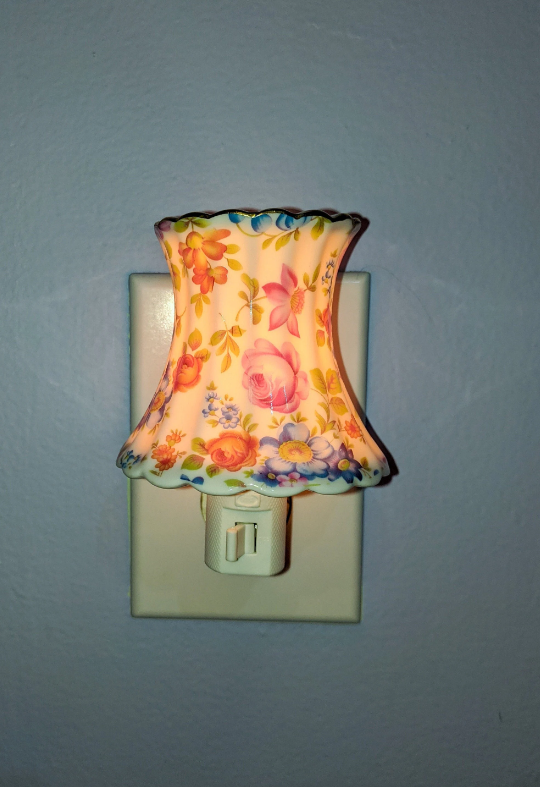 Green Pastures Wholesale - Wholesale Night Light - Night Lights - Multicolored Floral Porcelain 1