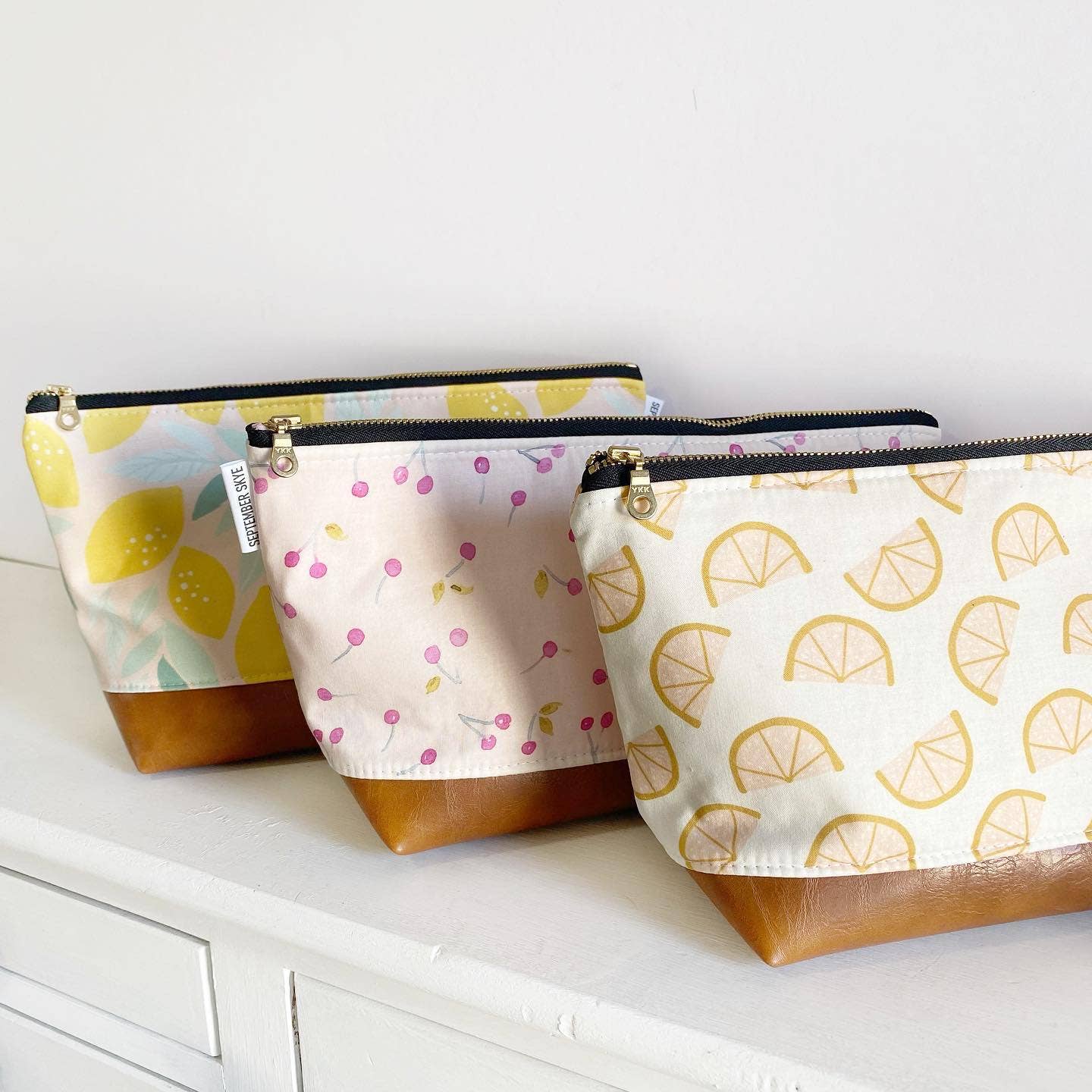 September Skye Bags & Accessories - Wholesale Makeup/Cosmetic Bag - Makeup bag in indy bloom lemon2