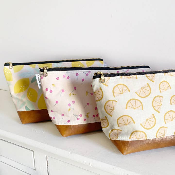 September Skye Bags & Accessories - Wholesale Makeup/Cosmetic Bag - Makeup bag in indy bloom lemon2