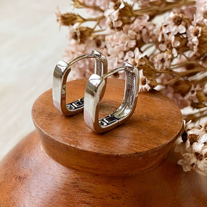 Agaveh girl - Wholesale Hoop Earrings - Reese Hoops5