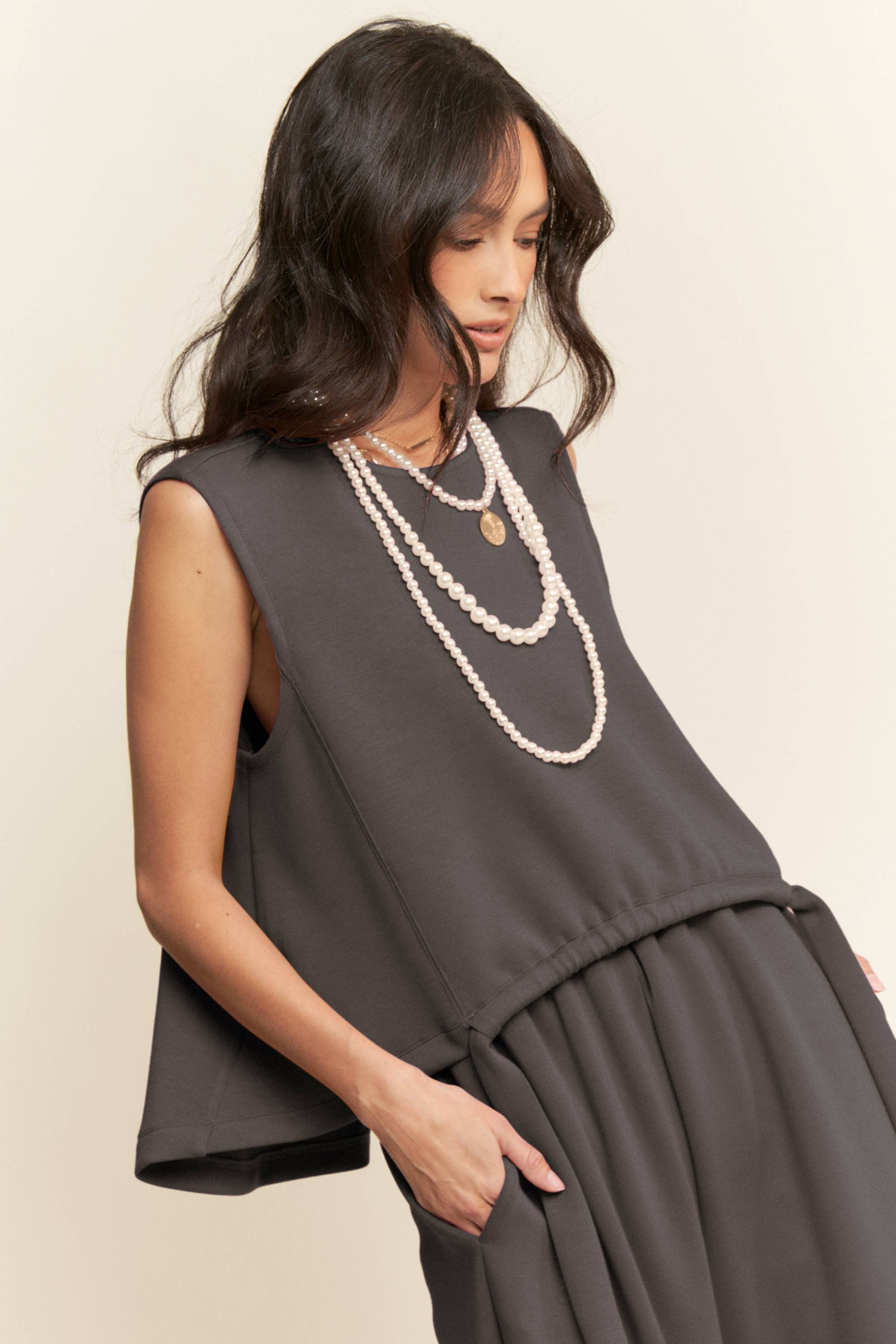 Davi & Dani - Vendita all'ingrosso Pantalone - Donna - SET DI PANTALONI IN TINTA UNITA CON SCOLLO ROTONDO E CINTURA11