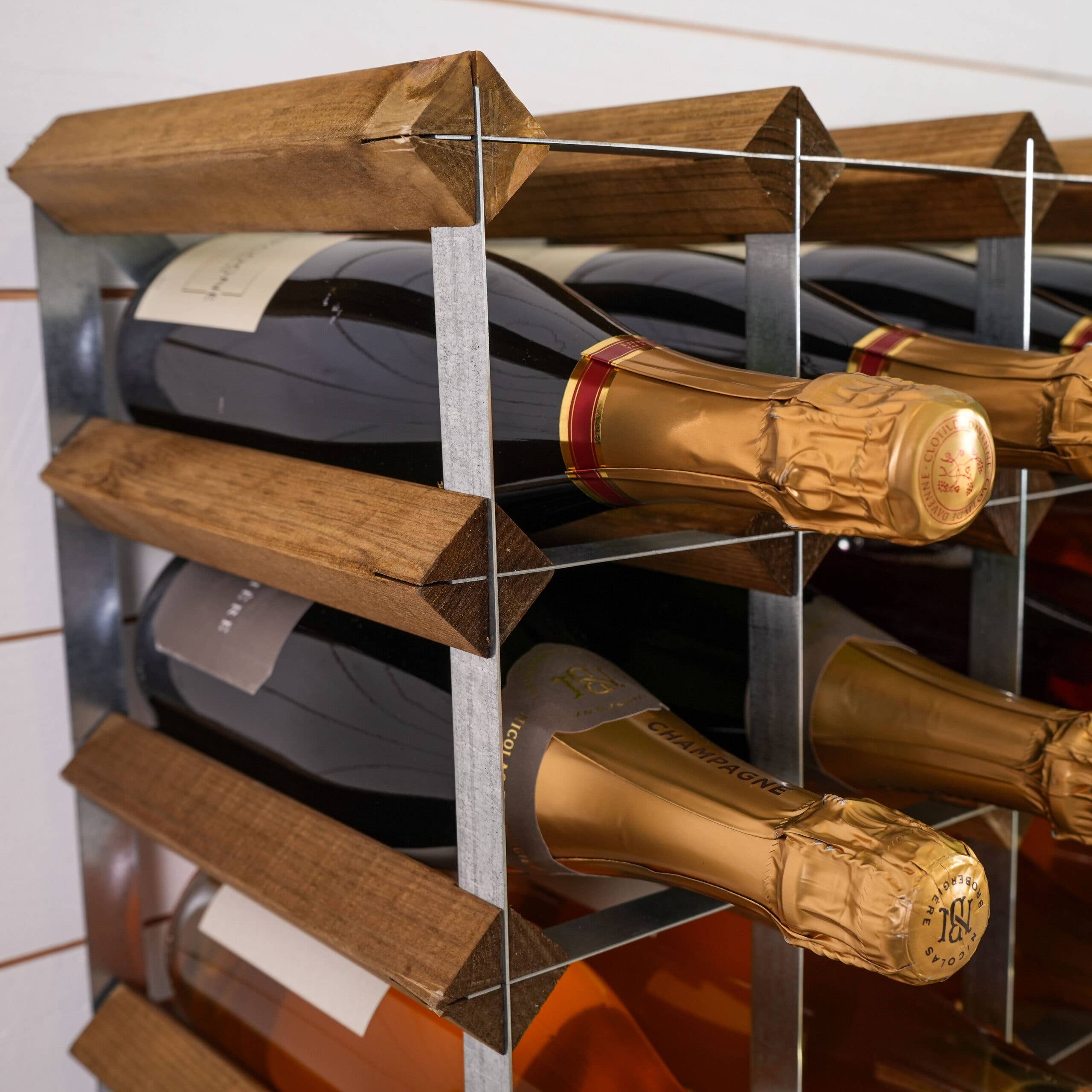 The Traditional Wine Rack Company - Venta al por mayor Botelleros - Botellero montado para 90 botellas en roble claro3